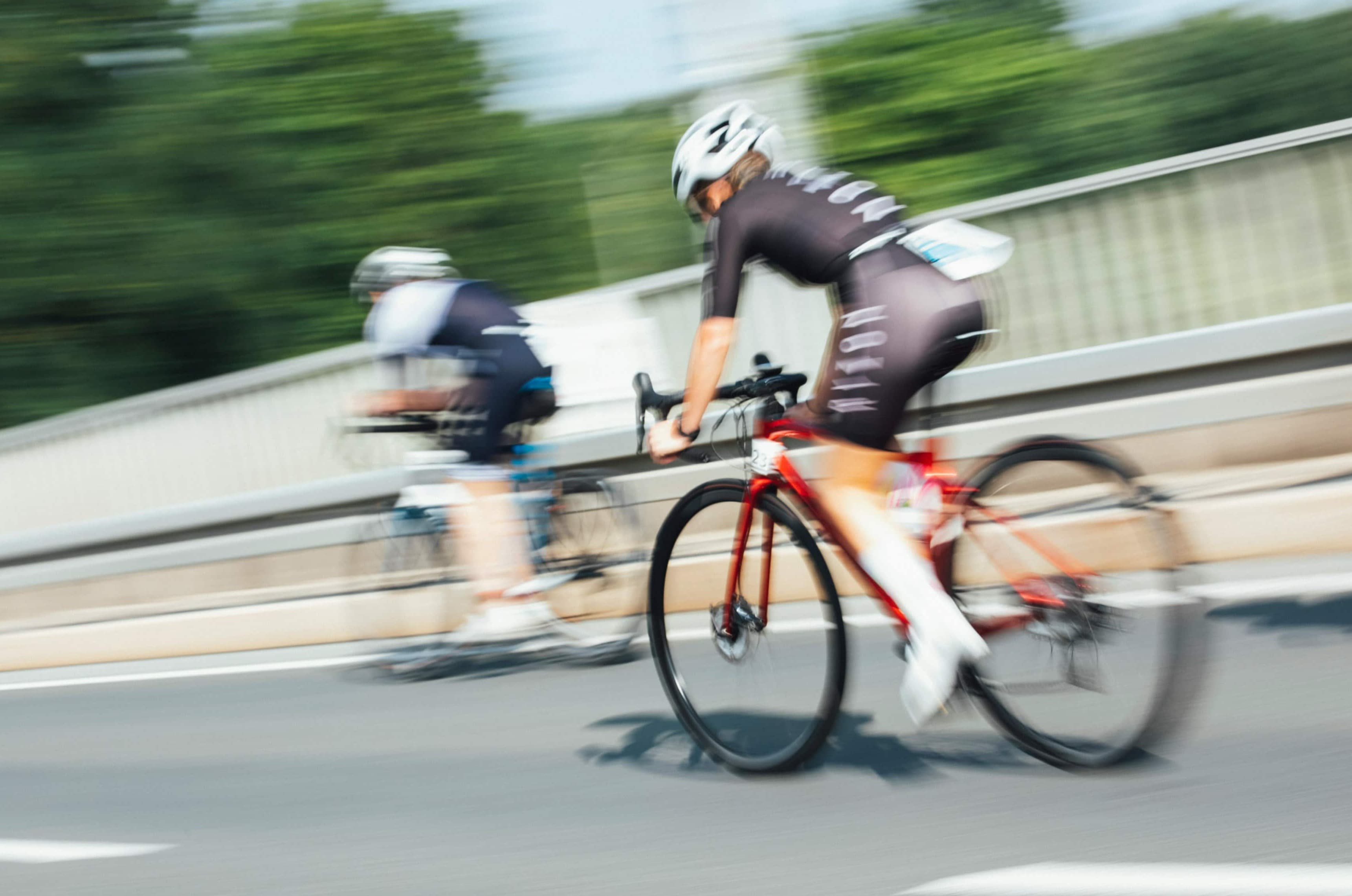 Sportovní výzva spojující dvě městské části při letním triatlonu