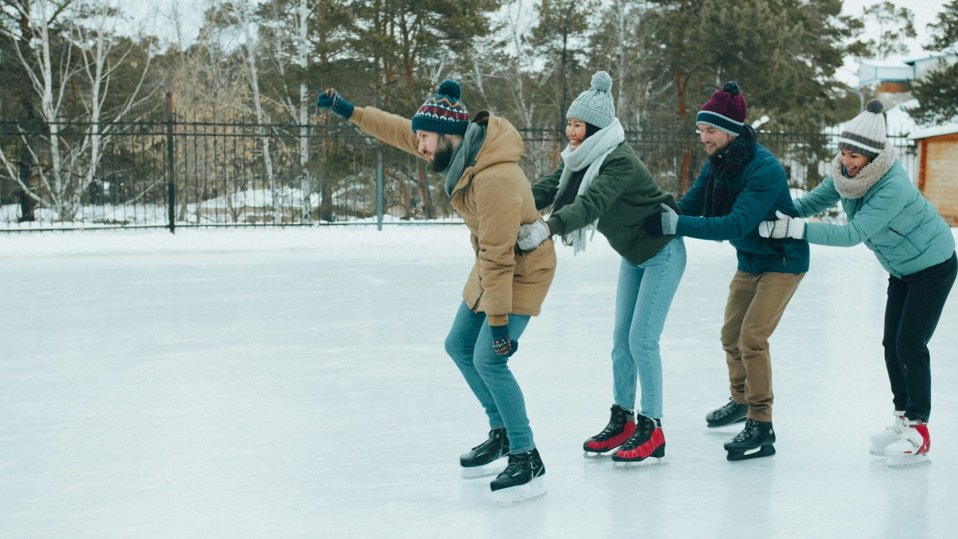 Zimní bruslení na kluzišti River Rink v Karlíně